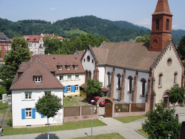 Kindertagesstätte „Maria-Schutz“ (linkes Gebäude) in der unteren Schützenallee (Bild: Lehmann)